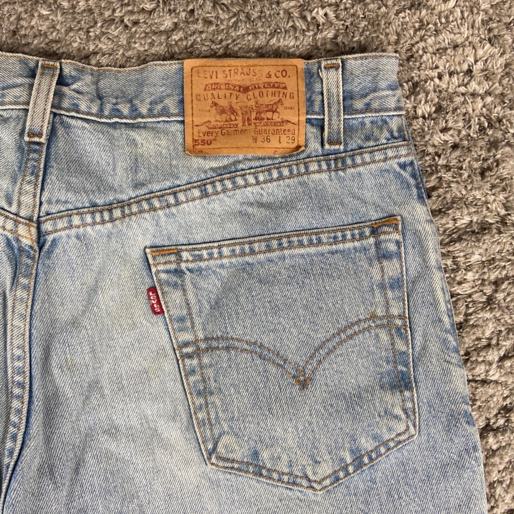 Vintage Levis 550 Jeans Men 36x29 Blue Denim Relaxed Fit Straight Light Wash 90s